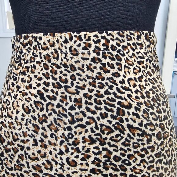 Leopard Print Women's asymmetrical skirt, Size Small, Shein - Picture 2 of 15